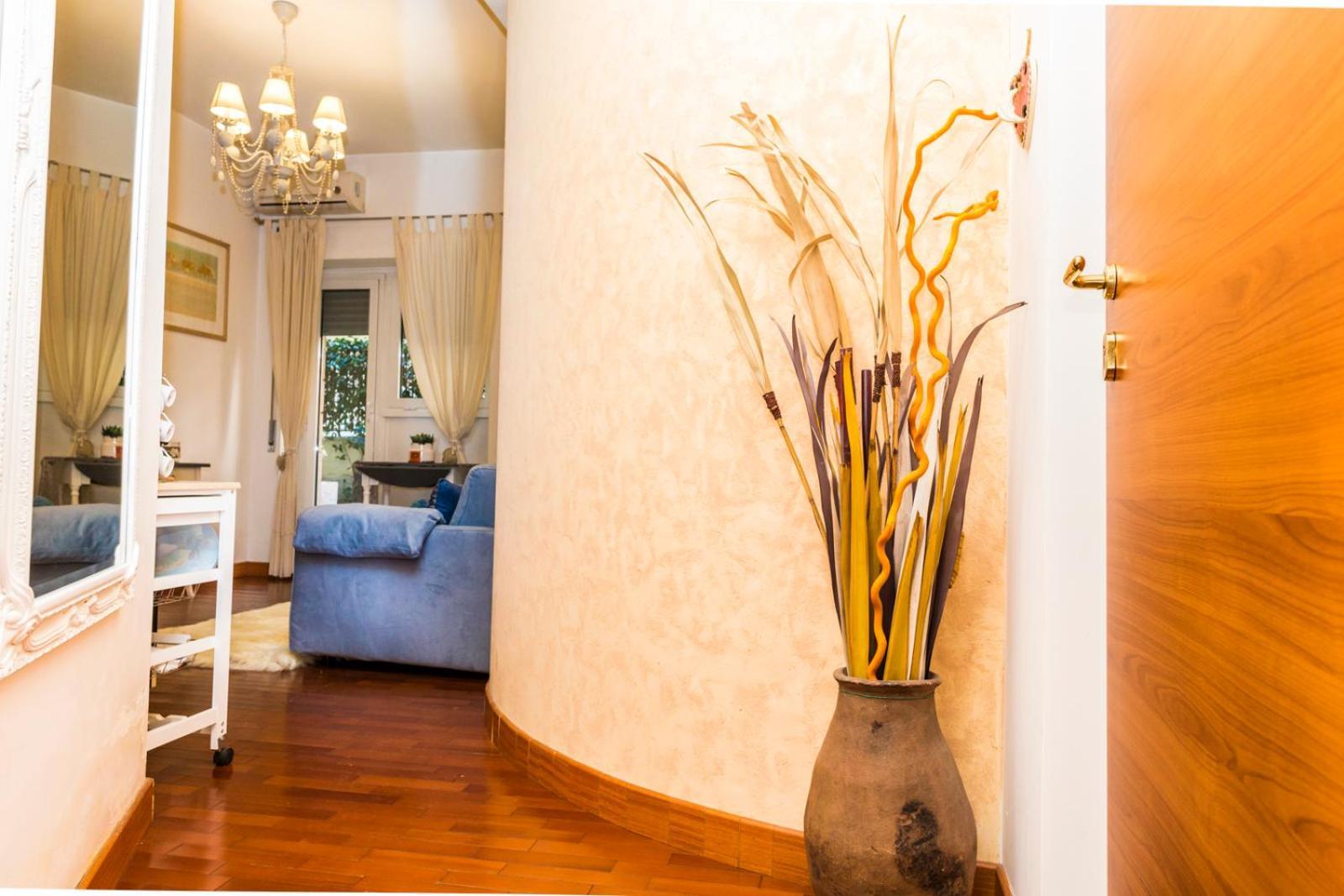 Apartment S. Peter 2 - With Garden -50m From Metro Rom